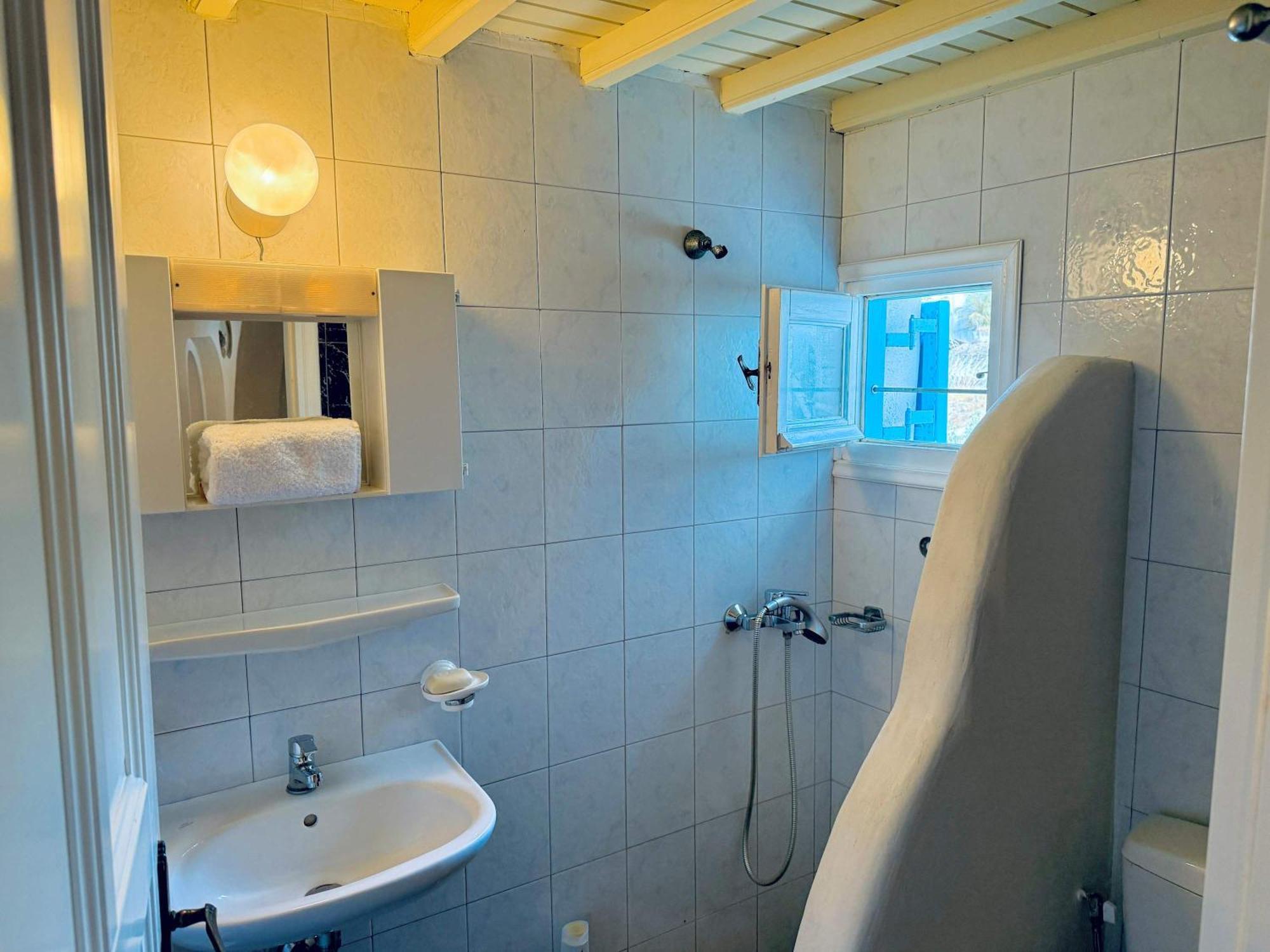 Stylish 2 Bd Escape With Patio At * Ornos (Mykonos)