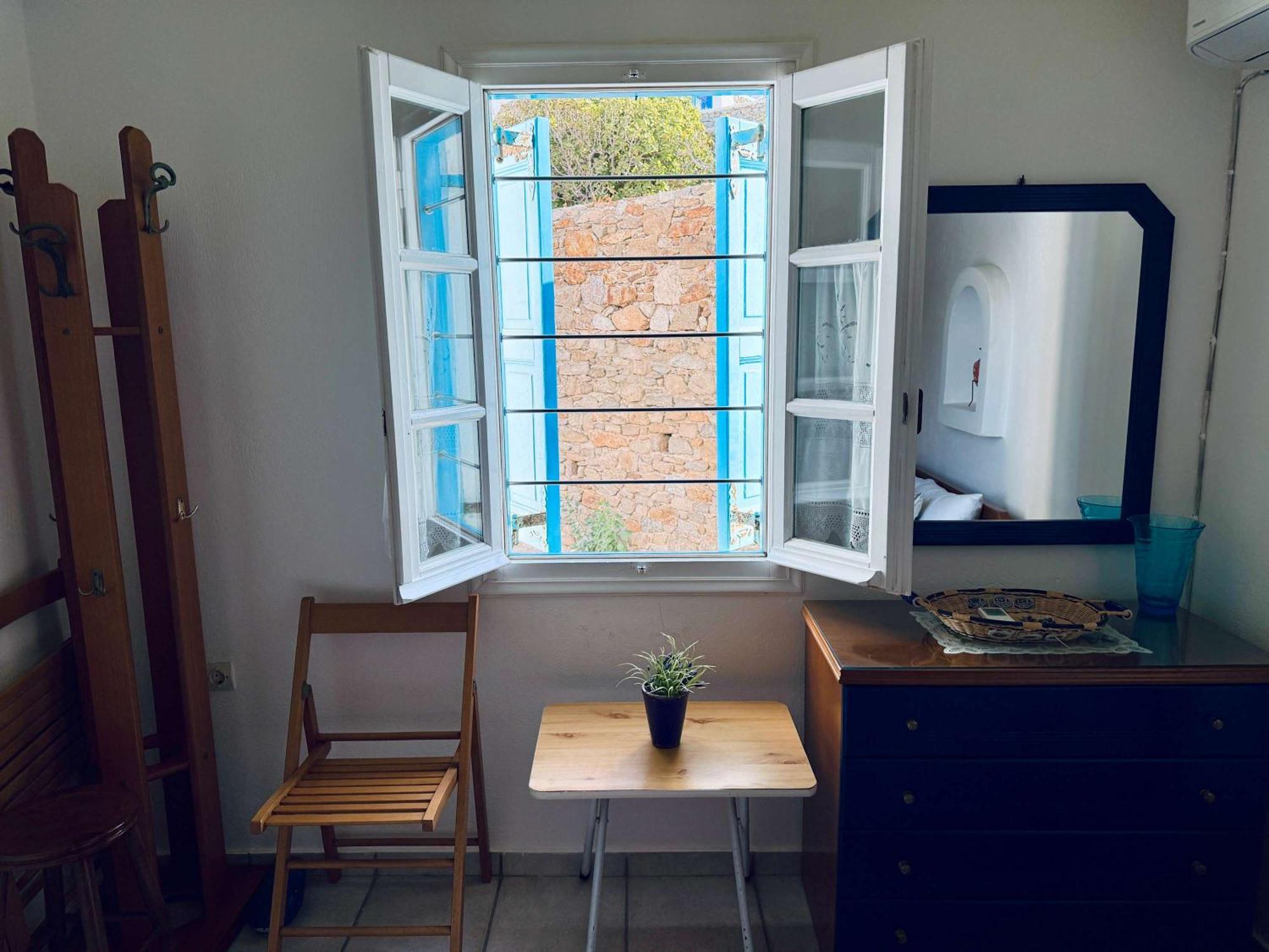 Stylish 2 Bd Escape With Patio At